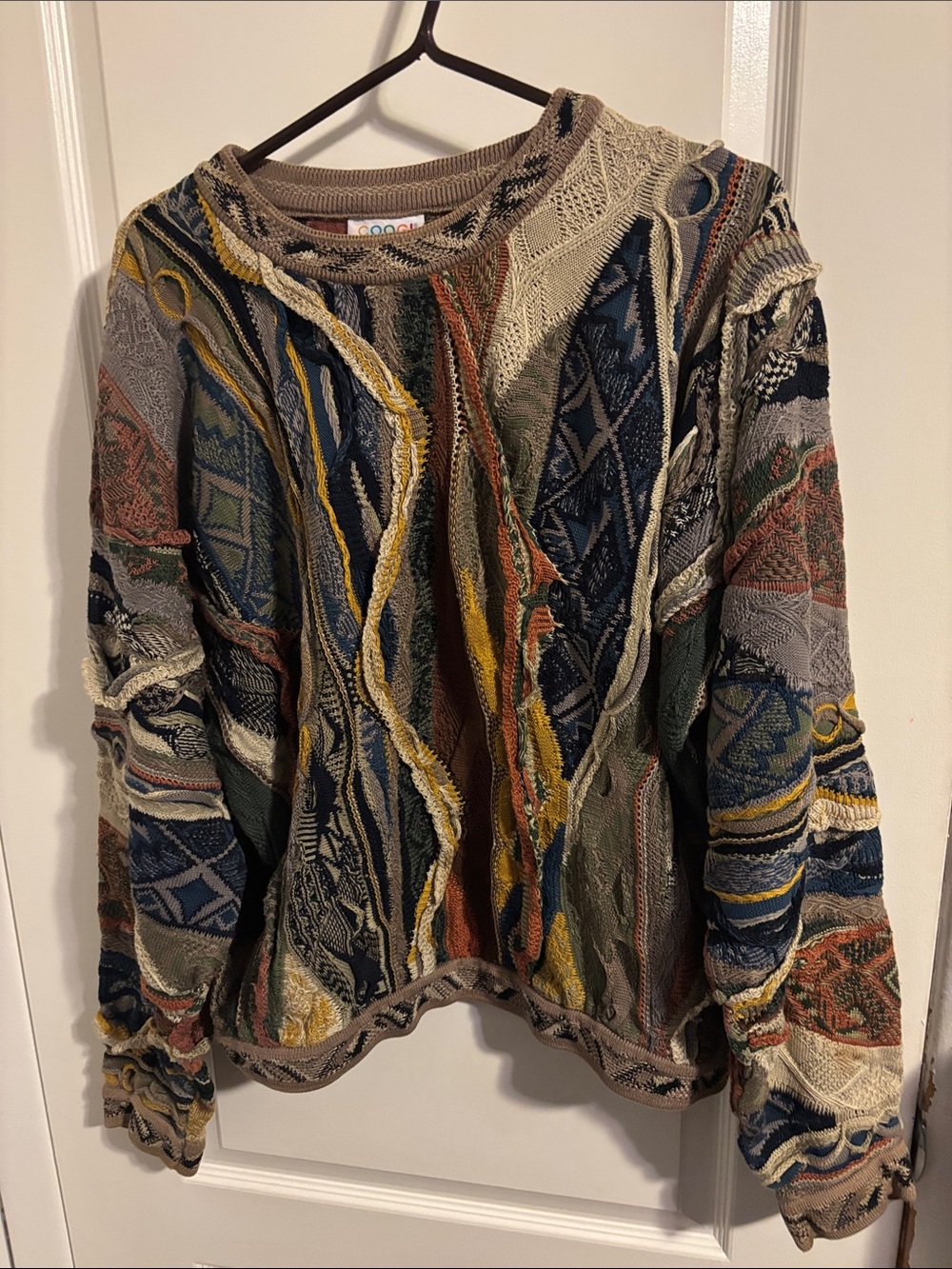 COOGI Multicolor Textured Crewneck Sweater in Beige, Navy & Mustard